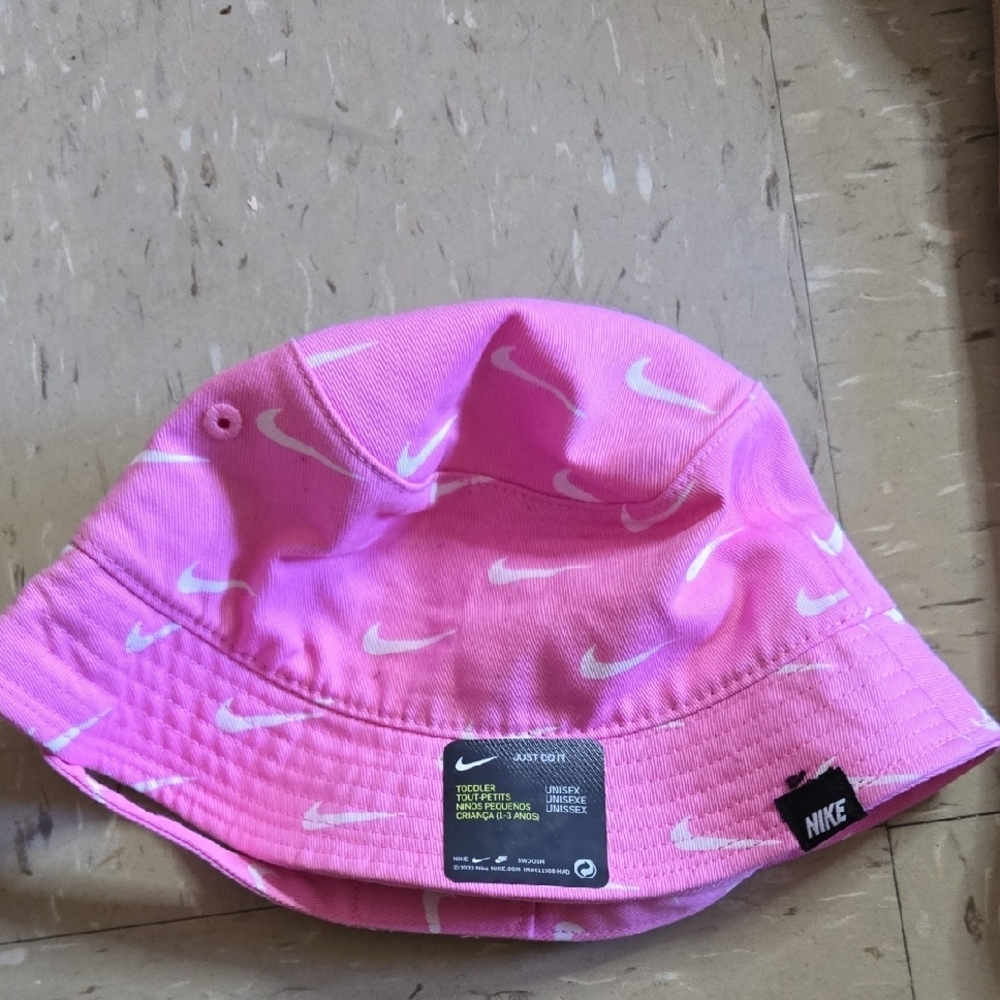Nike Kids Pink Bucket Hat - Picture 1 of 3
